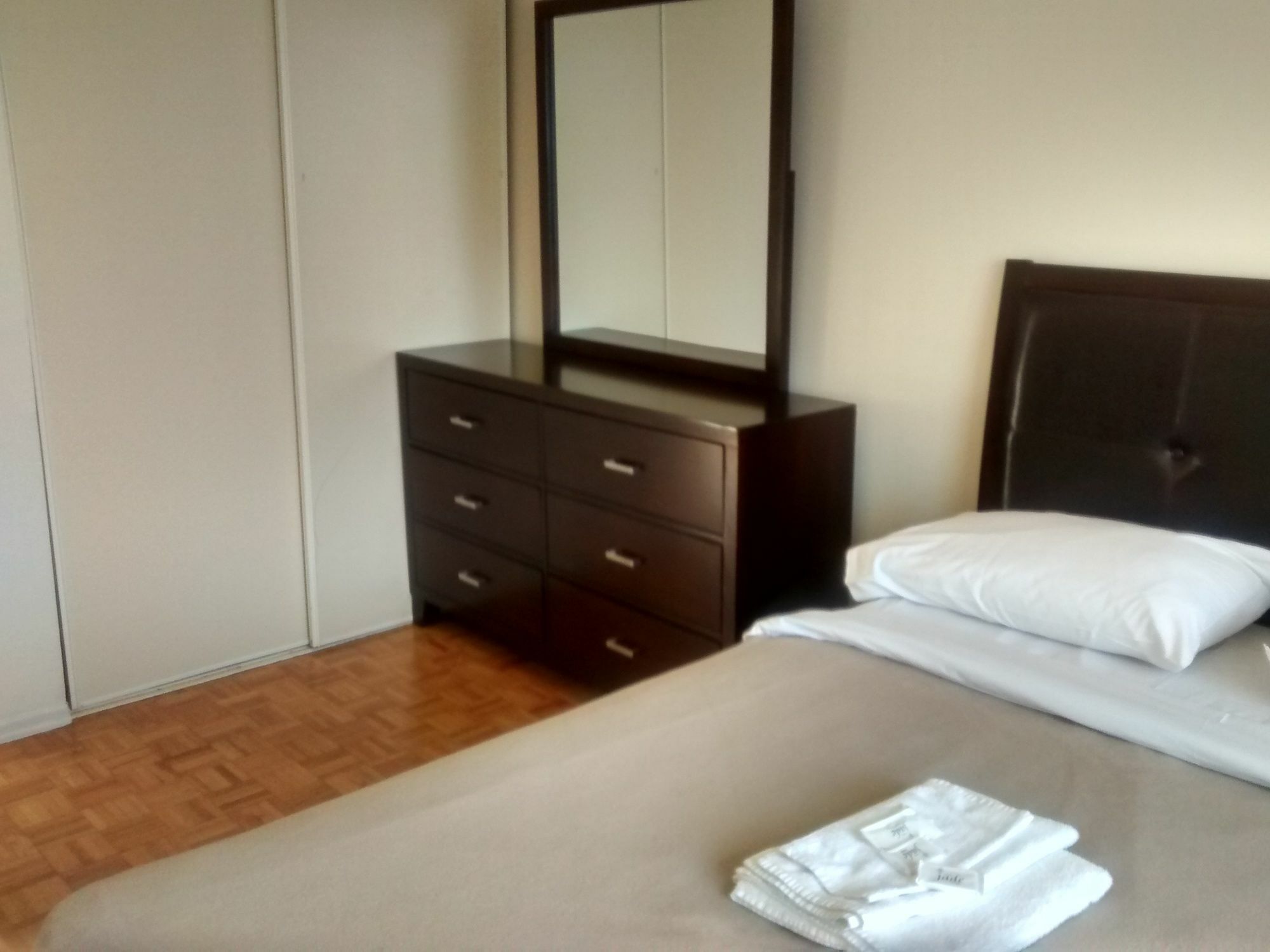 Toronto Furnished Living-Gerard Διαμέρισμα Εξωτερικό φωτογραφία