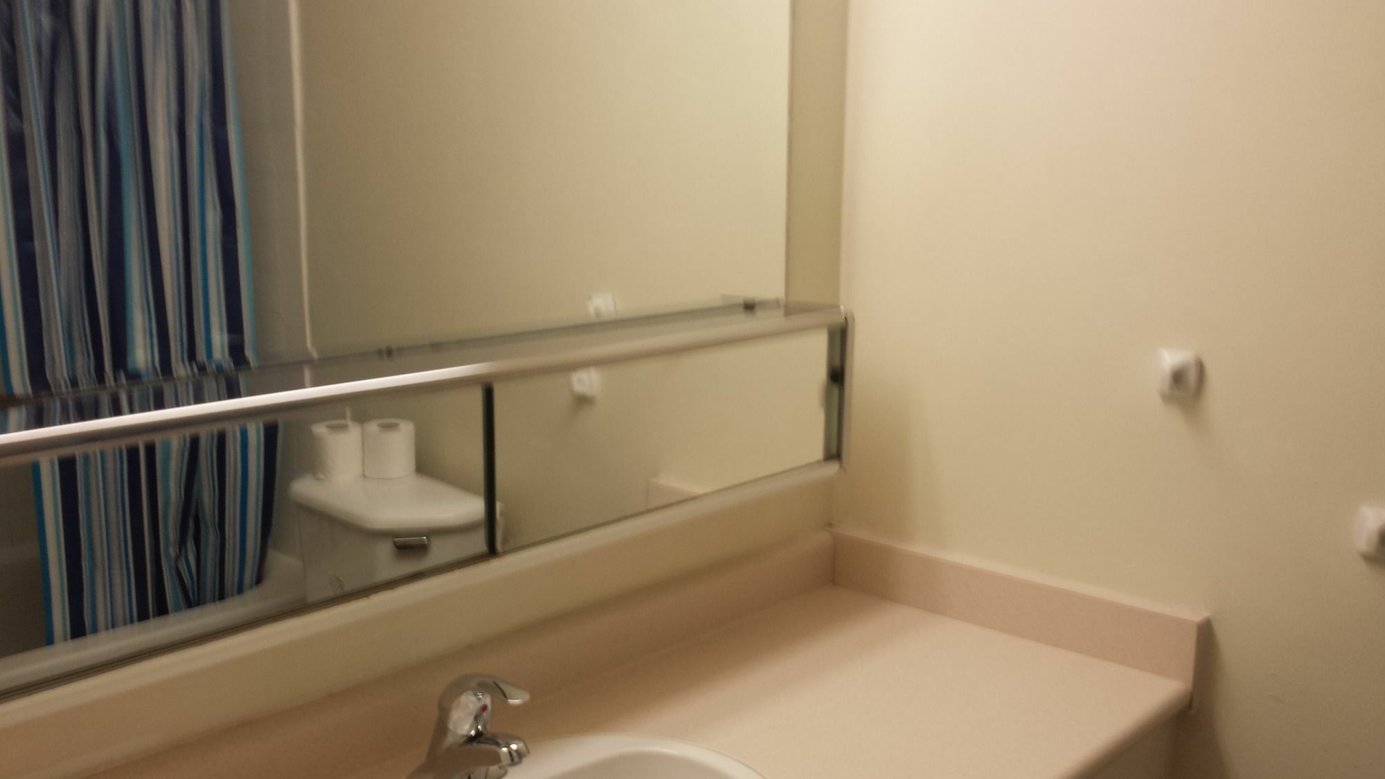 Toronto Furnished Living-Gerard Διαμέρισμα Εξωτερικό φωτογραφία